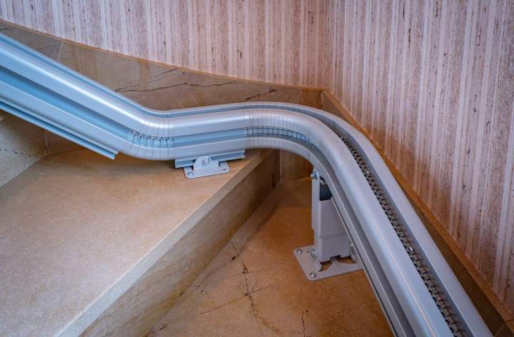 Je prends en main l’entretien et la maintenance de votre monte-escalier, quel que soit son modèle.